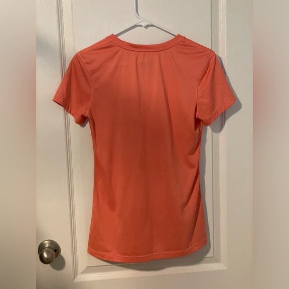 Nike Women’s Dri-Fit Tee Size S - Picture 3 of 3